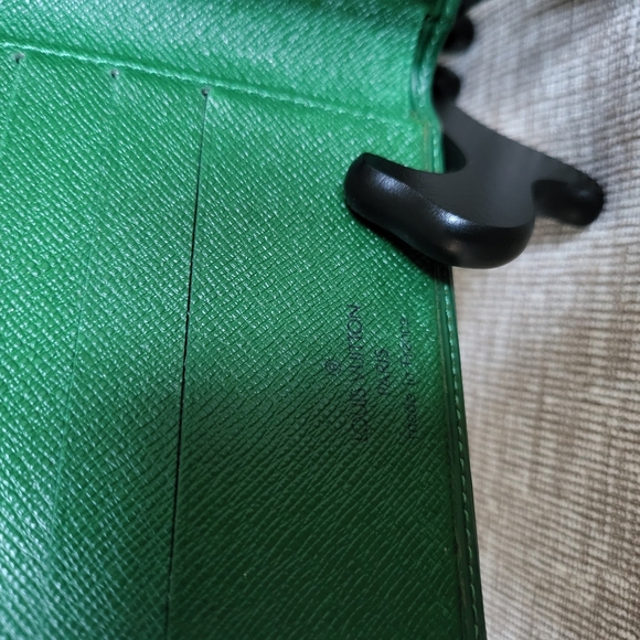 Louis Vuitton Epi Leather Porte Billes Compact Wallet Green Button Bifold Snap - Picture 7 of 10